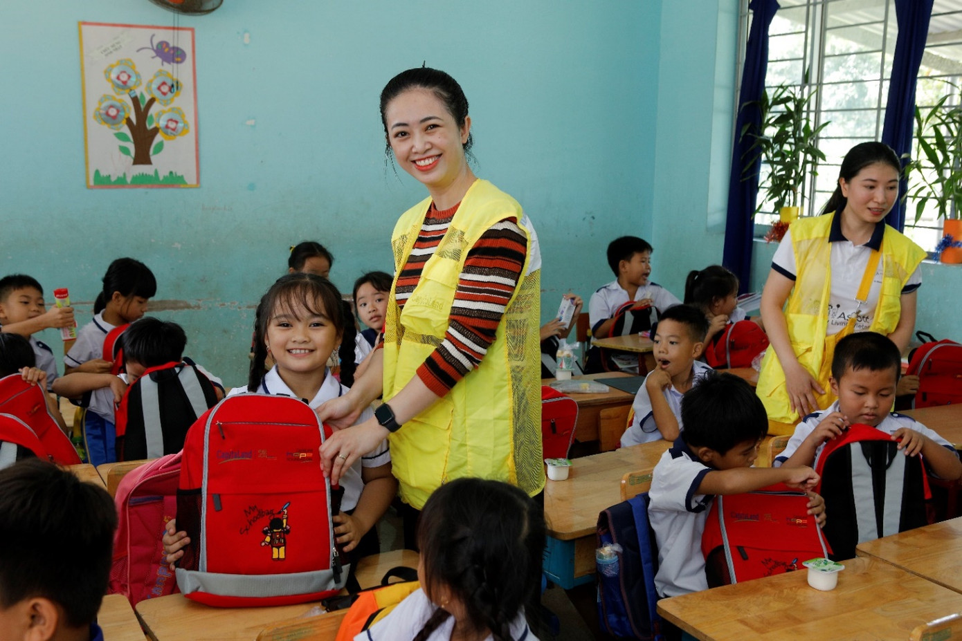 Hơn 1.000 học sinh nhận quà trong 'Ngày Thiện nguyện CapitaLand' ảnh 1