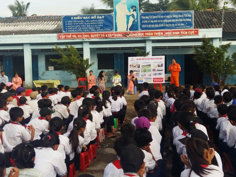 Tổng cty điện lực miền Nam: Đẩy mạnh tuyên truyền an toàn điện vùng nuôi tôm ảnh 1