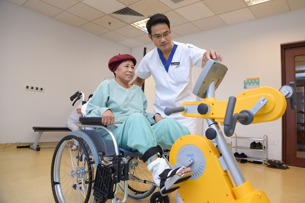 Hạnh phúc tập đi ở tuổi… 62 ảnh 1