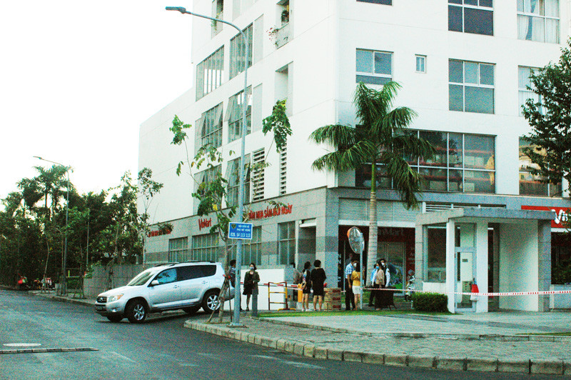 TPHCM phong tỏa 2 chung cư cao cấp vì các ca lây nhiễm từ quán bar Buddha ảnh 1