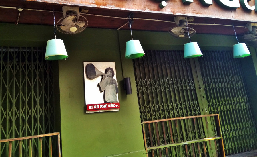 'Phố Tây' Bùi Viện cửa đóng then cài ảnh 8