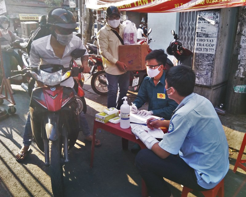 TPHCM kiểm soát từng người vào chợ dân sinh ảnh 5