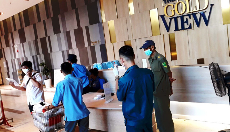 Cuộc sống của người dân trong khu chung cư bị cách ly ở Sài Gòn ảnh 1