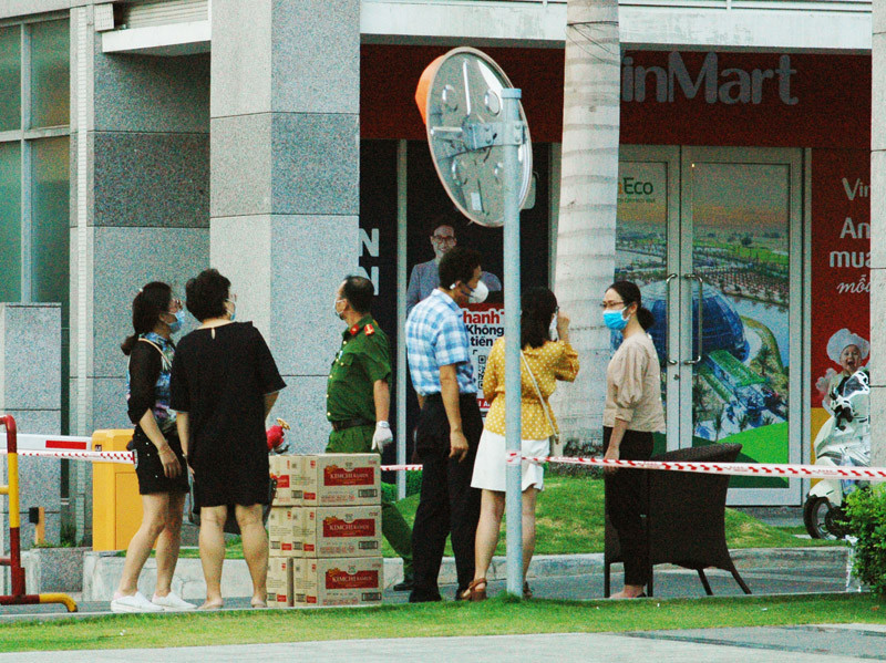 TPHCM phong tỏa 2 chung cư cao cấp vì các ca lây nhiễm từ quán bar Buddha ảnh 2