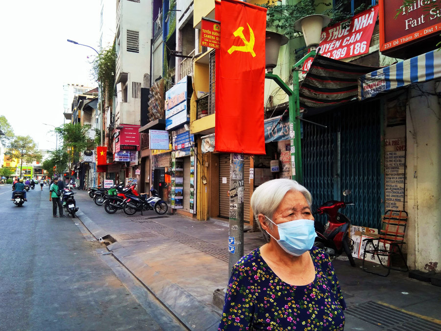 'Phố Tây' Bùi Viện cửa đóng then cài ảnh 6