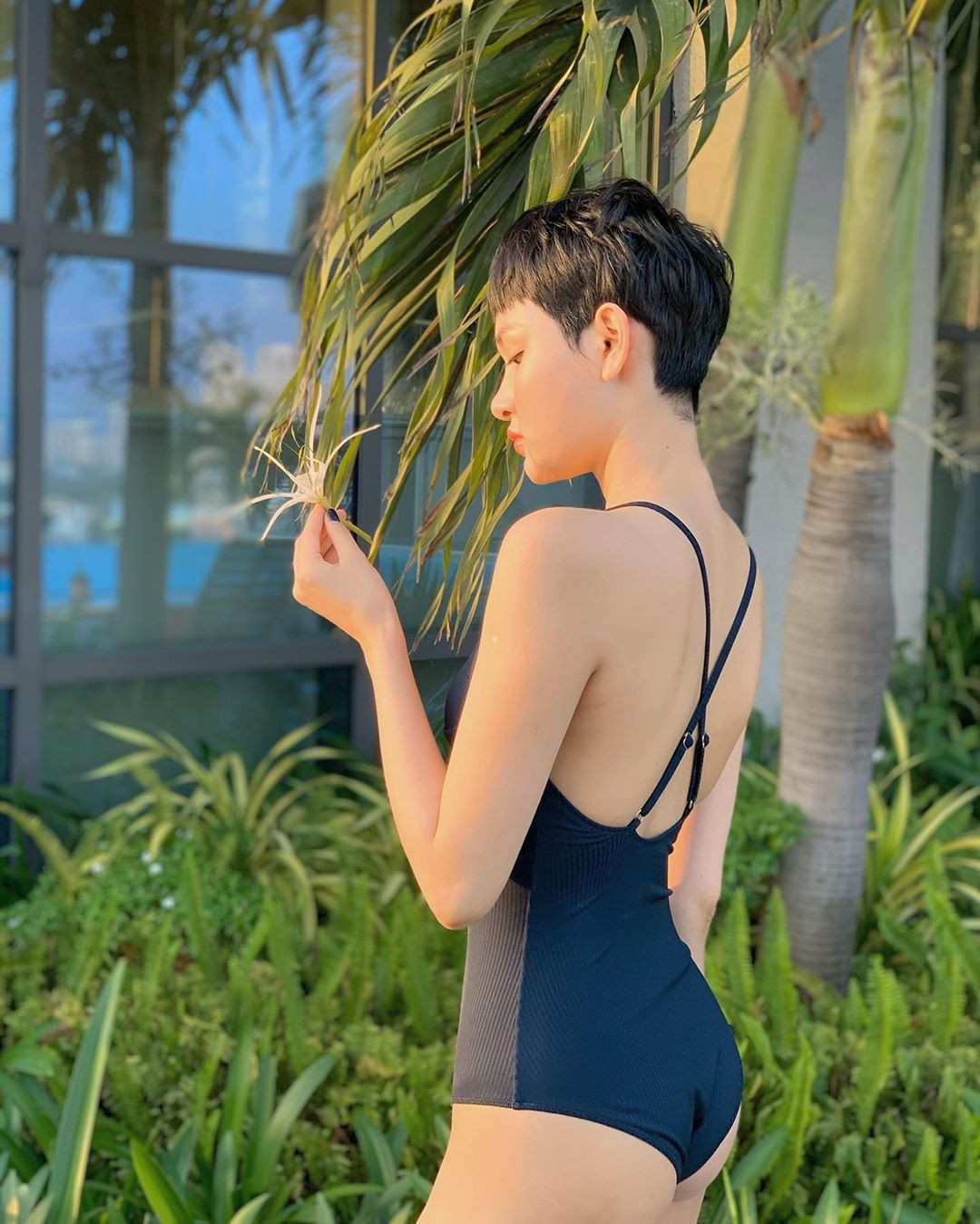 Hiền Hồ mặc đồ bơi nuột nà và dễ thương như búp bê ảnh 7