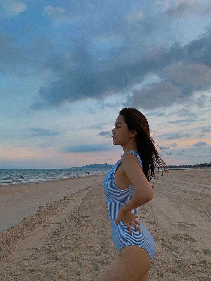 Phạm Quỳnh Anh tự tin khoe dáng nuột với đồ bơi, khó tin là gái hai con ảnh 4