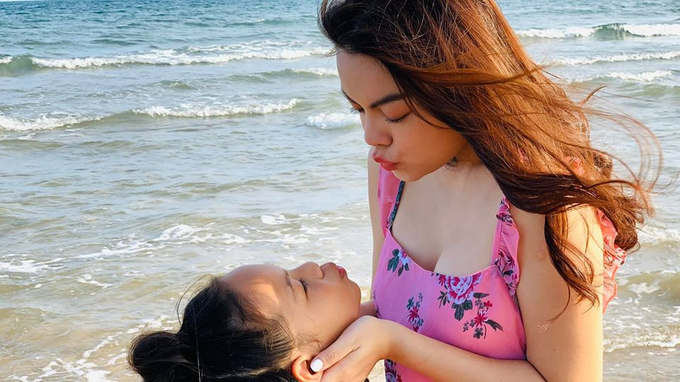 Phạm Quỳnh Anh tự tin khoe dáng nuột với đồ bơi, khó tin là gái hai con ảnh 5