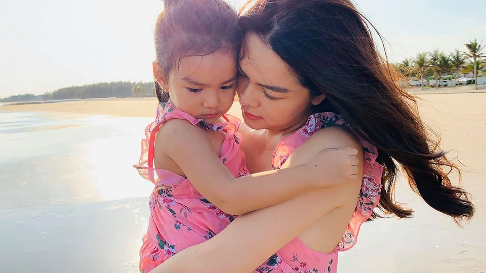 Phạm Quỳnh Anh tự tin khoe dáng nuột với đồ bơi, khó tin là gái hai con ảnh 6