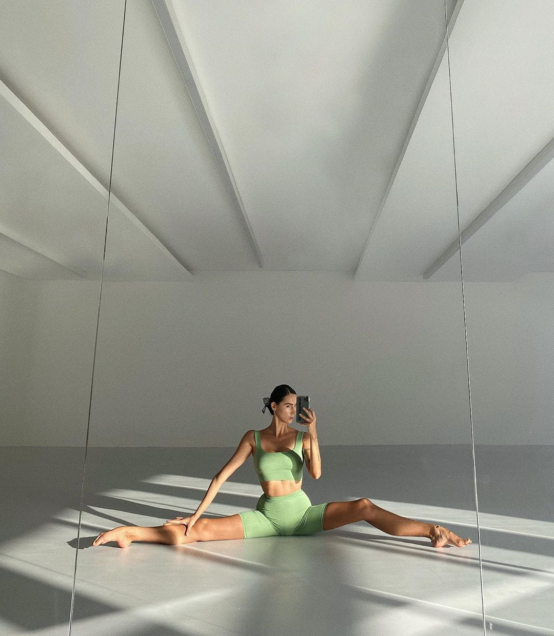 Mỹ nhân Nga thành ‘hiện tượng mạng’ nhờ đôi chân dài 1m20, body hoàn hảo ảnh 3