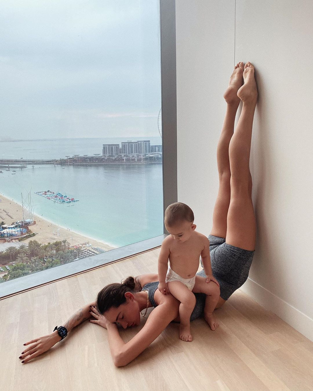 Mỹ nhân Nga thành ‘hiện tượng mạng’ nhờ đôi chân dài 1m20, body hoàn hảo ảnh 9