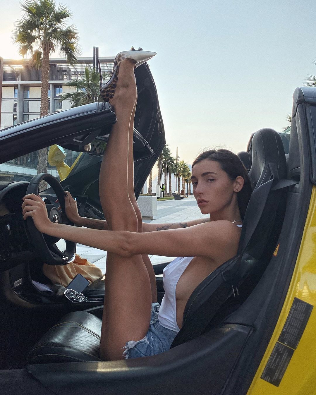 Mỹ nhân Nga thành ‘hiện tượng mạng’ nhờ đôi chân dài 1m20, body hoàn hảo ảnh 8