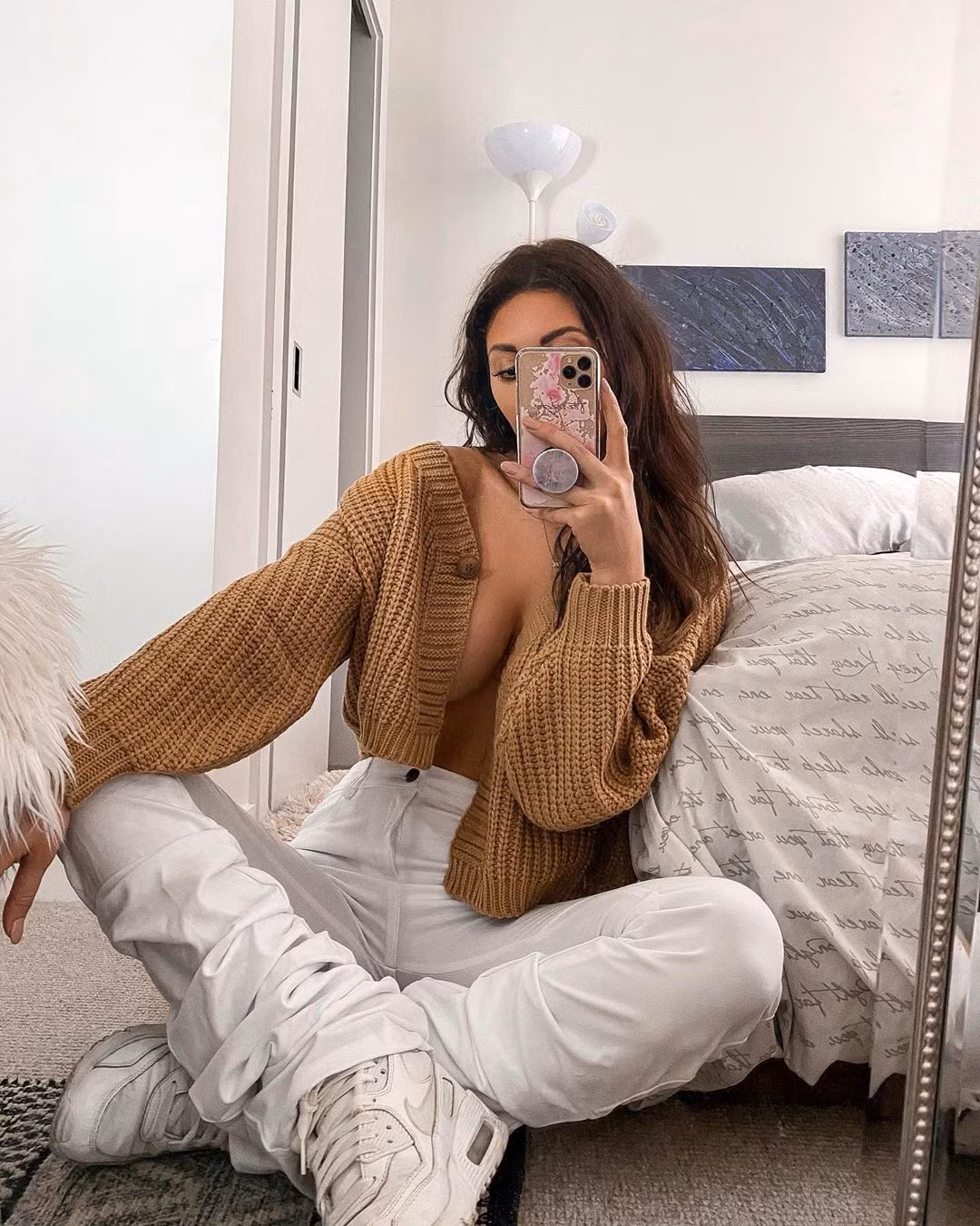 Mỹ nhân ‘Too Hot To Handle’ hở gần hết vòng một với chiếc áo ‘mặc cho có’ ảnh 4