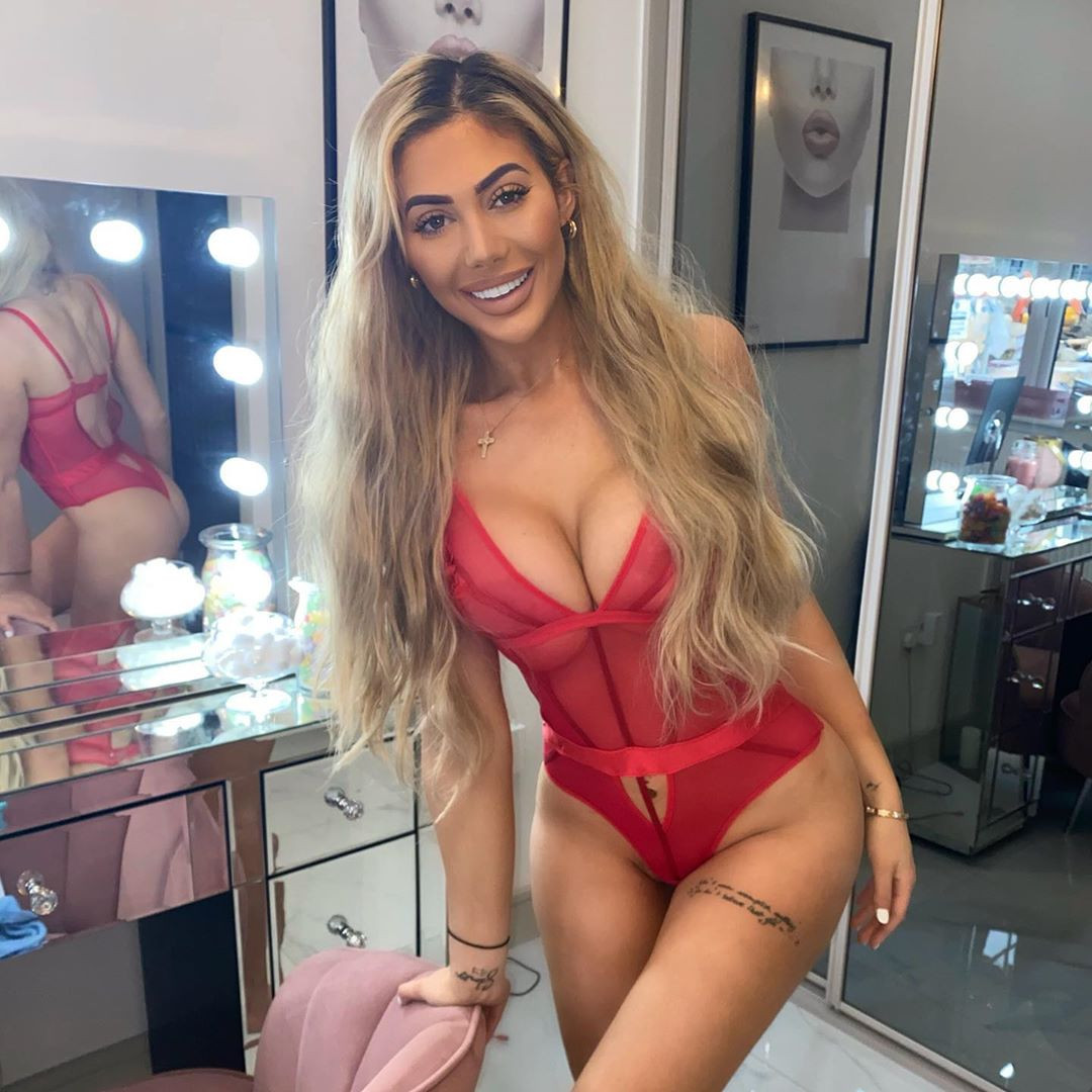 ‘Mỹ nhân dao kéo’ Chloe Ferry khoe đường cong ‘bốc lửa’ với nội y ren bé xíu ảnh 5