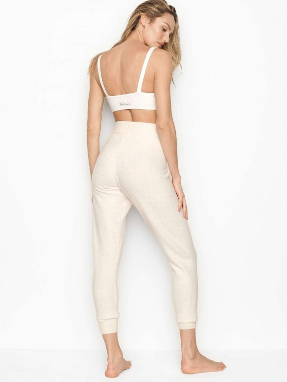 'Biểu tượng sắc đẹp Nam Phi' phô dáng đẹp như tạc tượng với nội y ảnh 5