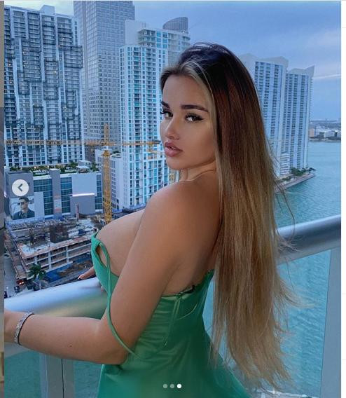 Mẫu nội y nước Nga sở hữu vòng 3 hơn 1m quá 'bốc lửa' gây ám ảnh ảnh 4