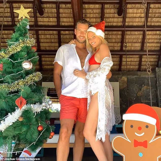 Mặc bikini nhảy Jingle Bell Rock, siêu mẫu Úc gây 'bão' cộng đồng mạng ảnh 4