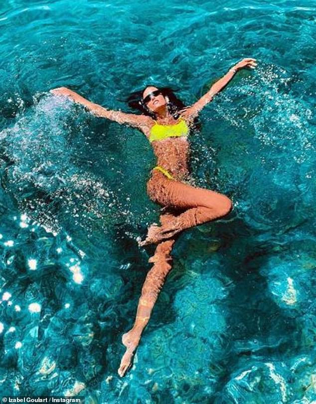 Izabel Goulart mặc bikini chụp ảnh cùng bạn trai gây 'sốt' ảnh 9
