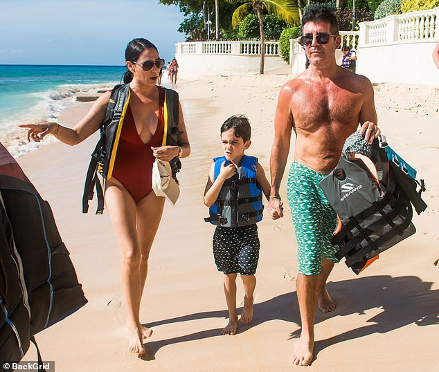 Vợ 'ông trùm giải trí' Simon Cowell 'bốc lửa' với áo tắm ảnh 6