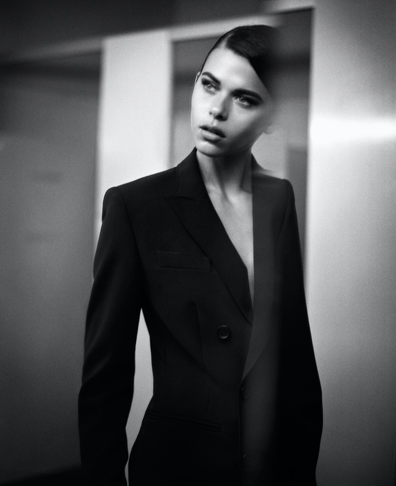 Chân dài 9x đẹp như mộng 'đốn tim' fan ảnh 2