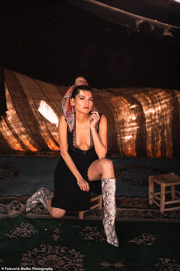 Mỹ nhân Hollywood 'thả rông' vòng 1 chụp ảnh khêu gợi ảnh 3