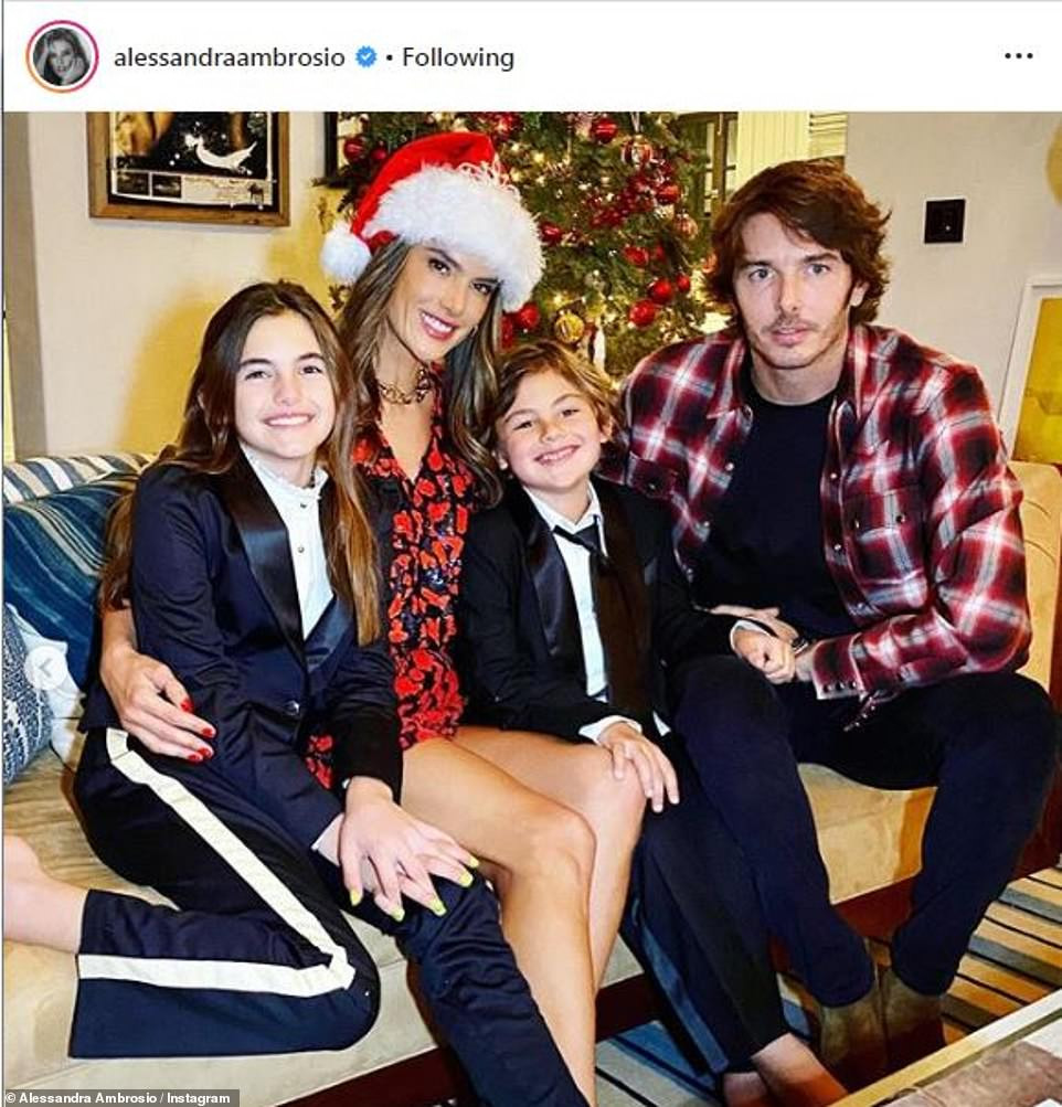 Thân hình quyến rũ 'khó cưỡng' của cựu 'thiên thần nội y' Alessandra Ambrosio ảnh 8