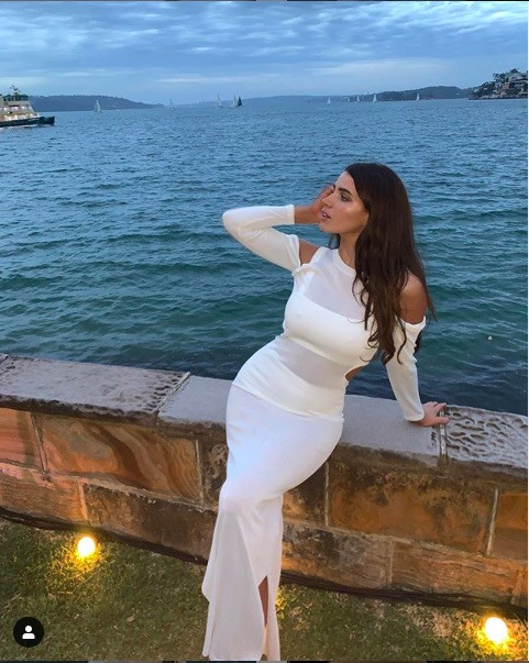 Vóc dáng nảy nở quá quyến rũ và đẹp như mộng của chân dài 9x ảnh 10