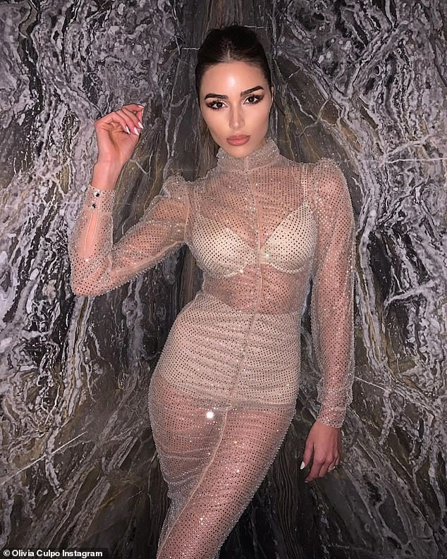 Hoa hậu Hoàn vũ Olivia Culpo mặc xuyên thấu, lộ dáng đẹp như tạc tượng với nội y ảnh 1