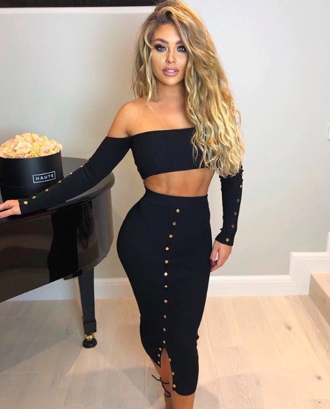 'Đứng ngồi không yên' với ảnh nội y đỏ rực dịp Giáng sinh của Bianca Gascoigne ảnh 7