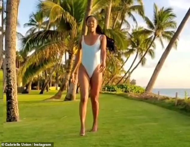 Gabrielle Union tung clip áo tắm nóng bỏng, nhí nhảnh ở tuổi U50 ảnh 1