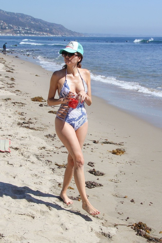 Mỹ nhân Hollywood 'thả rông' vòng 1 chụp ảnh khêu gợi ảnh 8