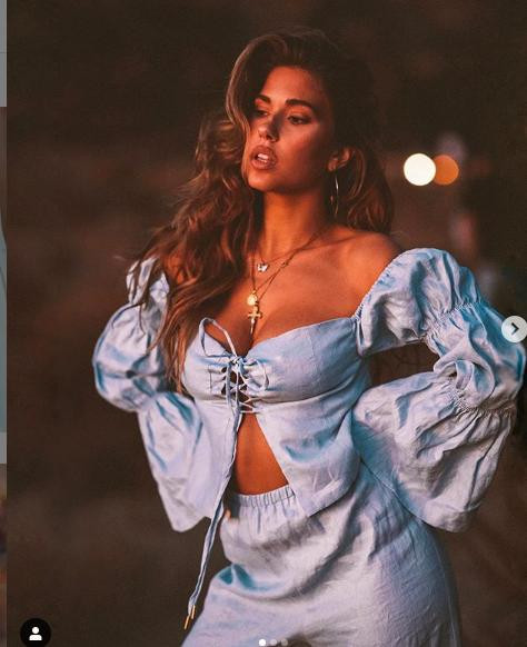 Kara Del Toro tung ảnh ngực trần đẹp ngất ngây ảnh 5