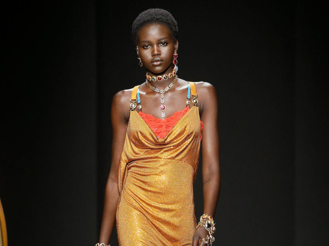 Con gái siêu mẫu 18 tuổi của Cindy Crawford mặc bra gợi cảm đi sự kiện ảnh 6