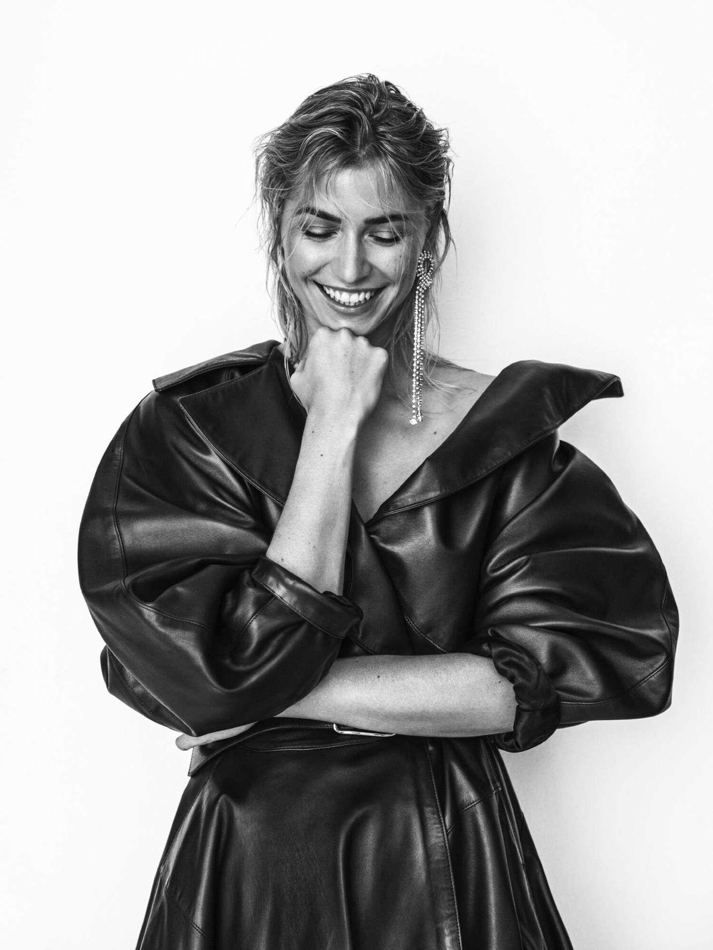 Tình cũ của cầu thủ Sami Khedira chụp ảnh ngực trần siêu nóng bỏng ảnh 10