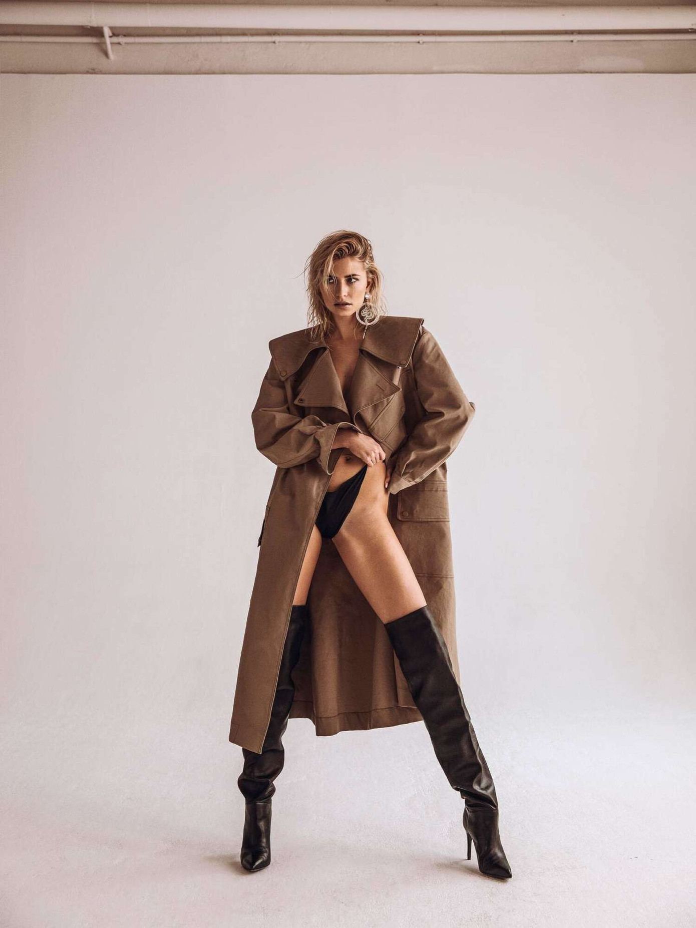 Tình cũ của cầu thủ Sami Khedira chụp ảnh ngực trần siêu nóng bỏng ảnh 5