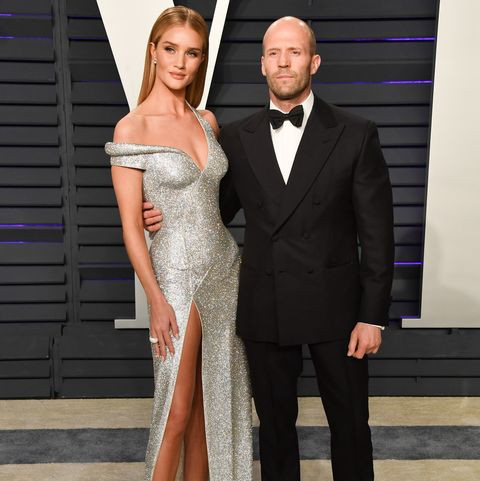 Bạn gái ‘Người vận chuyển’ quyến rũ mê hồn với váy cắt xẻ ảnh 6