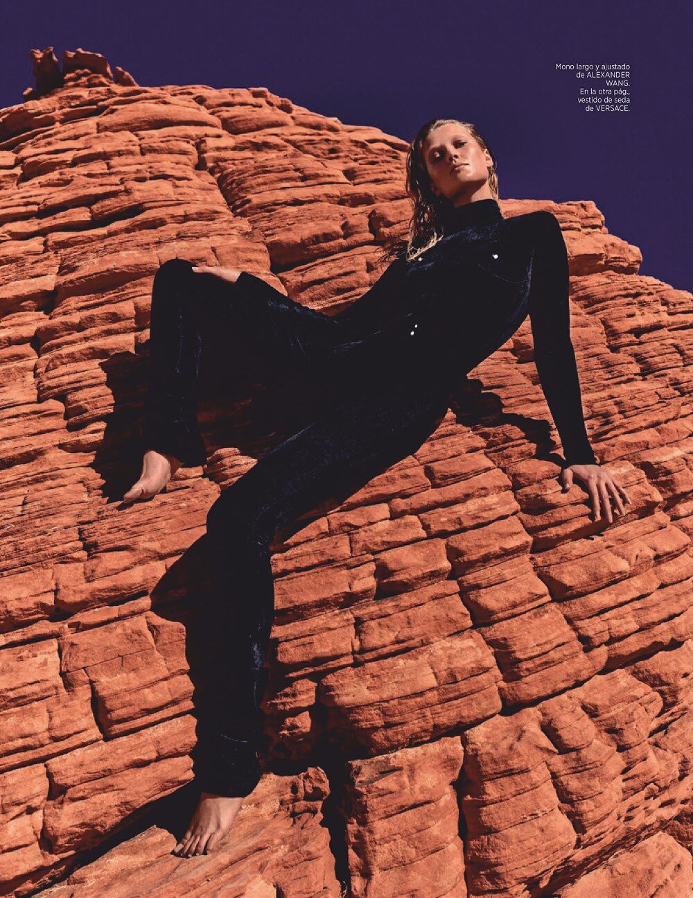 Toni Garrn cởi đồ, khoe dáng nuột nà đẹp như tạc tượng giữa thung lung Lửa ảnh 10