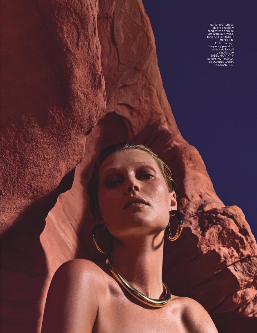 Toni Garrn cởi đồ, khoe dáng nuột nà đẹp như tạc tượng giữa thung lung Lửa ảnh 12