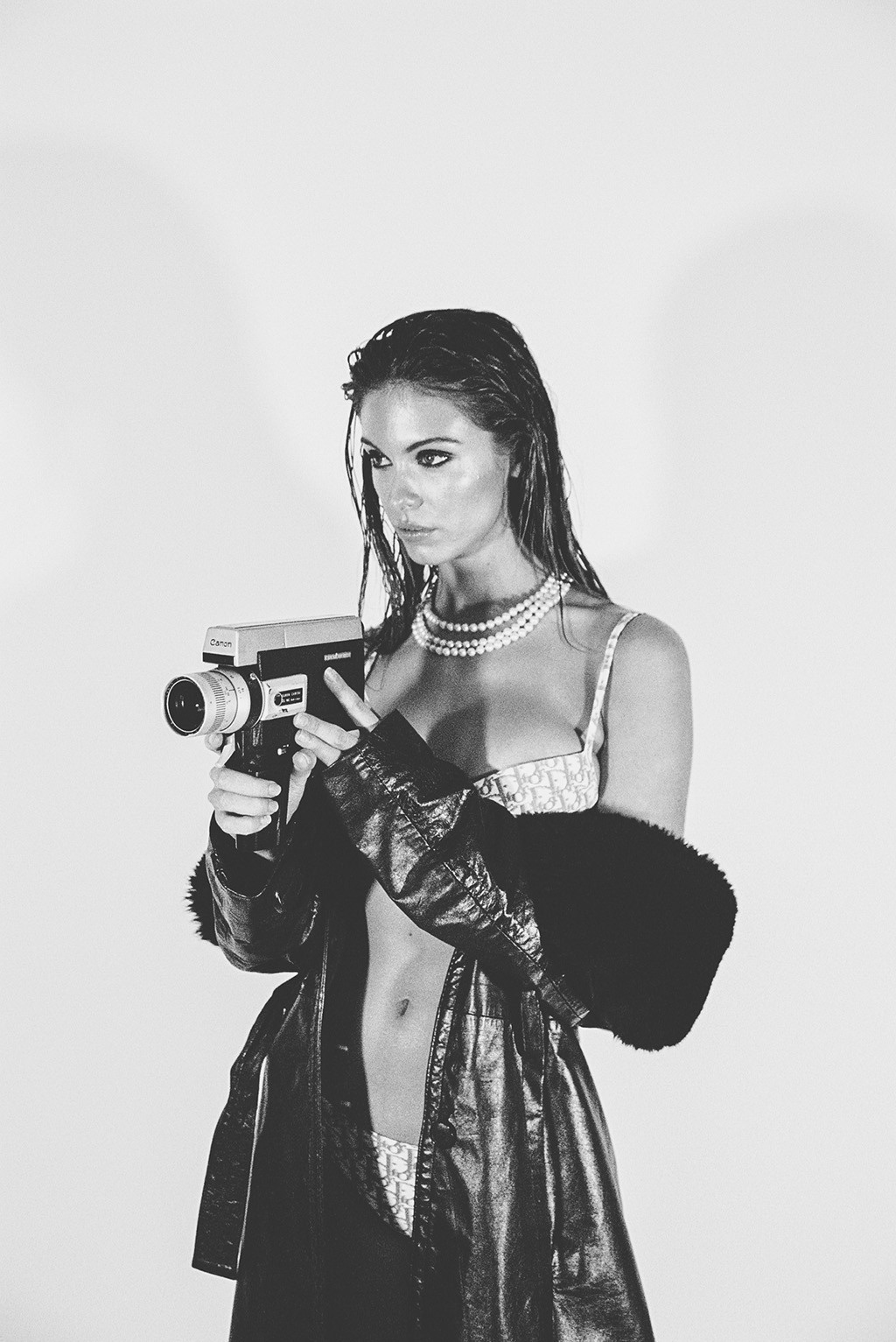 Carmella Rose quyến rũ 'thôi miên' người nhìn với ảnh ngực trần nóng bỏng ảnh 7