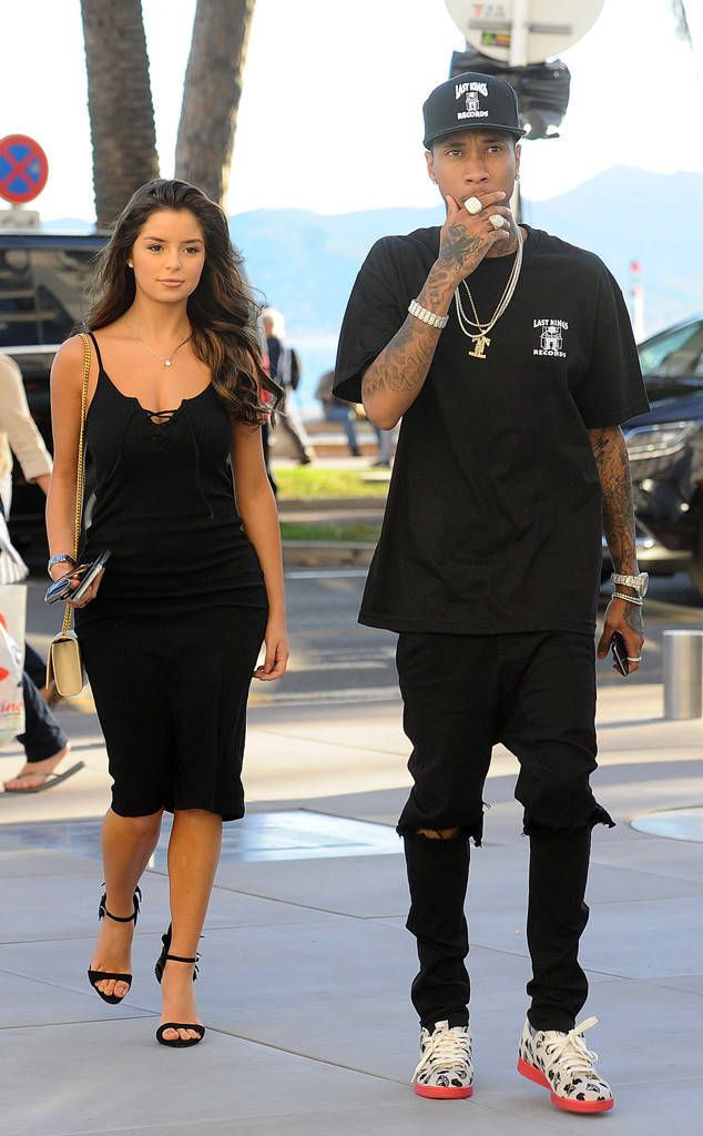 'Kim Kardashian nước Anh' mặc trễ vai khoe vòng 1 'nghẹt thở' ảnh 8