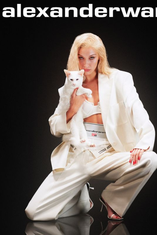 Bella Hadid khoe vóc dáng tuyệt mỹ, chân thon dài bất tận ảnh 5