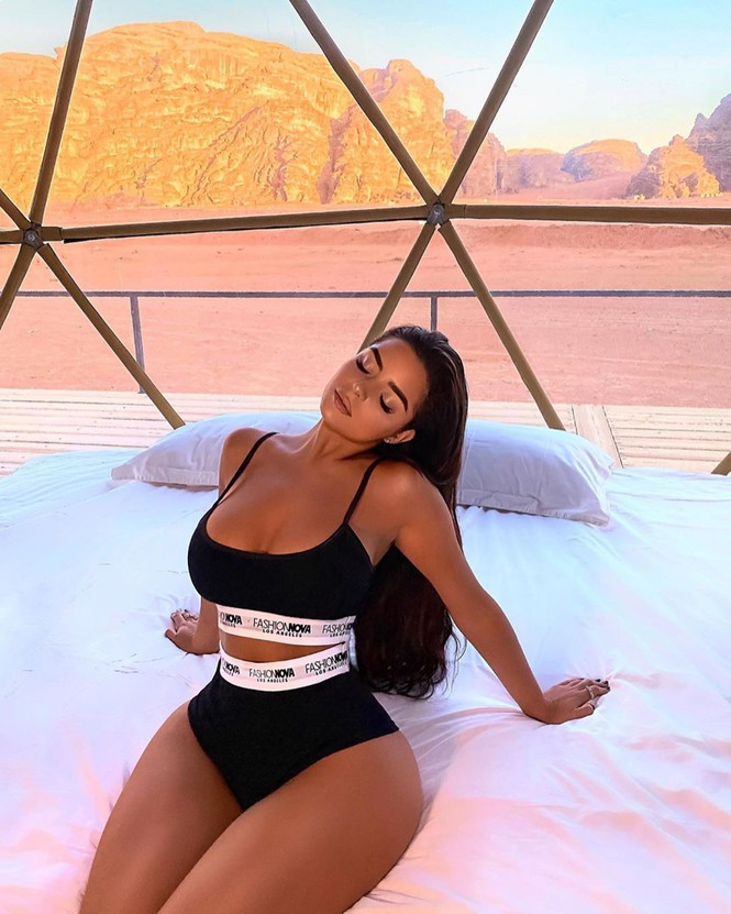 'Nữ hoàng nội y' Anh quốc khoe 3 vòng 'bỏng rẫy' với bikini ảnh 6