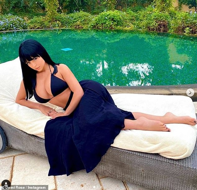 'Nữ hoàng nội y' Anh quốc khoe 3 vòng 'bỏng rẫy' với bikini ảnh 7