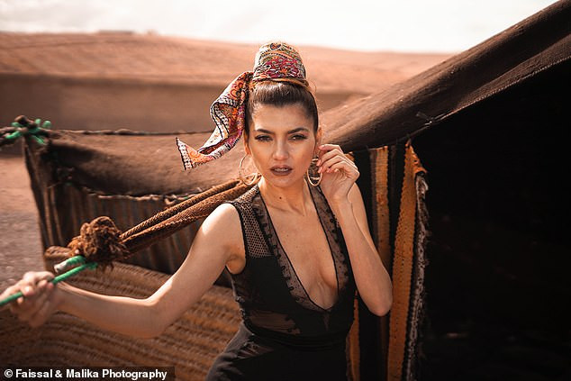 Mỹ nhân Hollywood 'thả rông' vòng 1 chụp ảnh khêu gợi ảnh 2