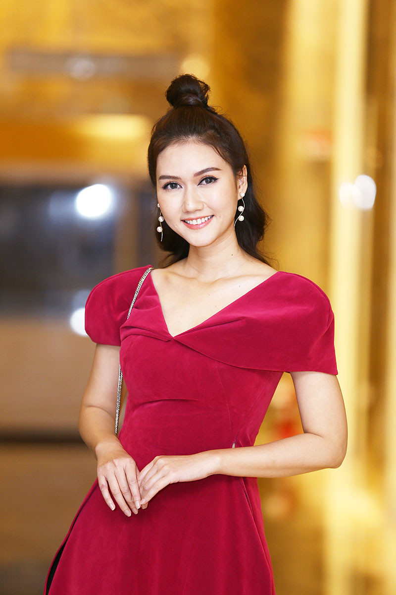 Mận - Khoa trong 'Cô gái nhà người ta': Yêu nhau đời thực, chị em trong phim ảnh 2