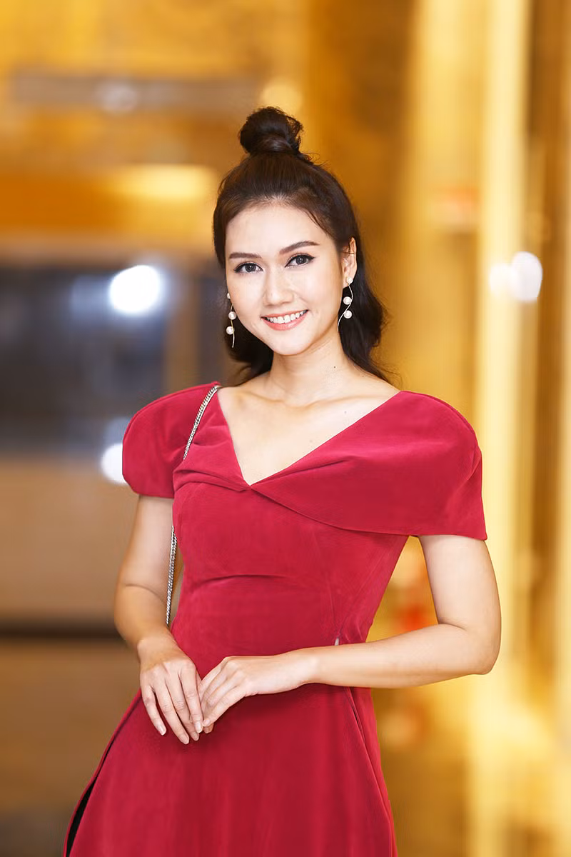 Mận - Khoa trong 'Cô gái nhà người ta': Yêu nhau đời thực, chị em trong phim ảnh 2