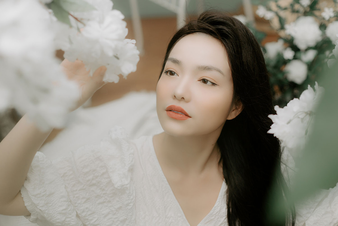 Hồng Kim Hạnh được fan ví như ‘Tiểu Long Nữ phiên bản Việt’ trong MV mới ảnh 2