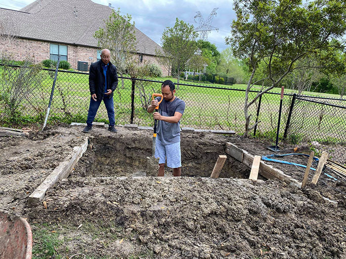 Ca sĩ Hồng Ngọc khoe ảnh nuôi gà, thả cá chống dịch trên đất Mỹ ảnh 4