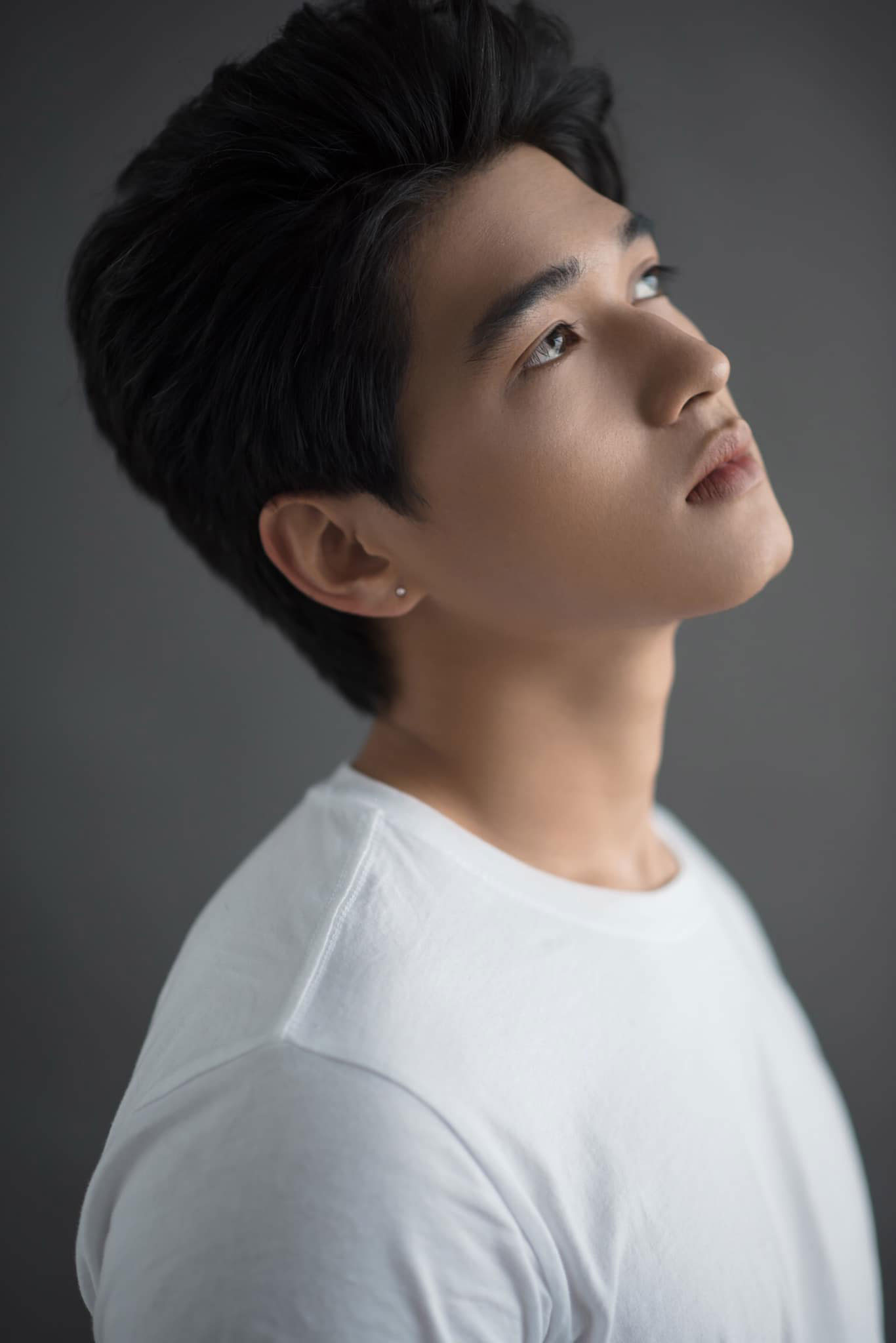 Hé lộ về hotboy điển trai, sáu múi trong MV triệu view của Trung Quân Idol ảnh 3