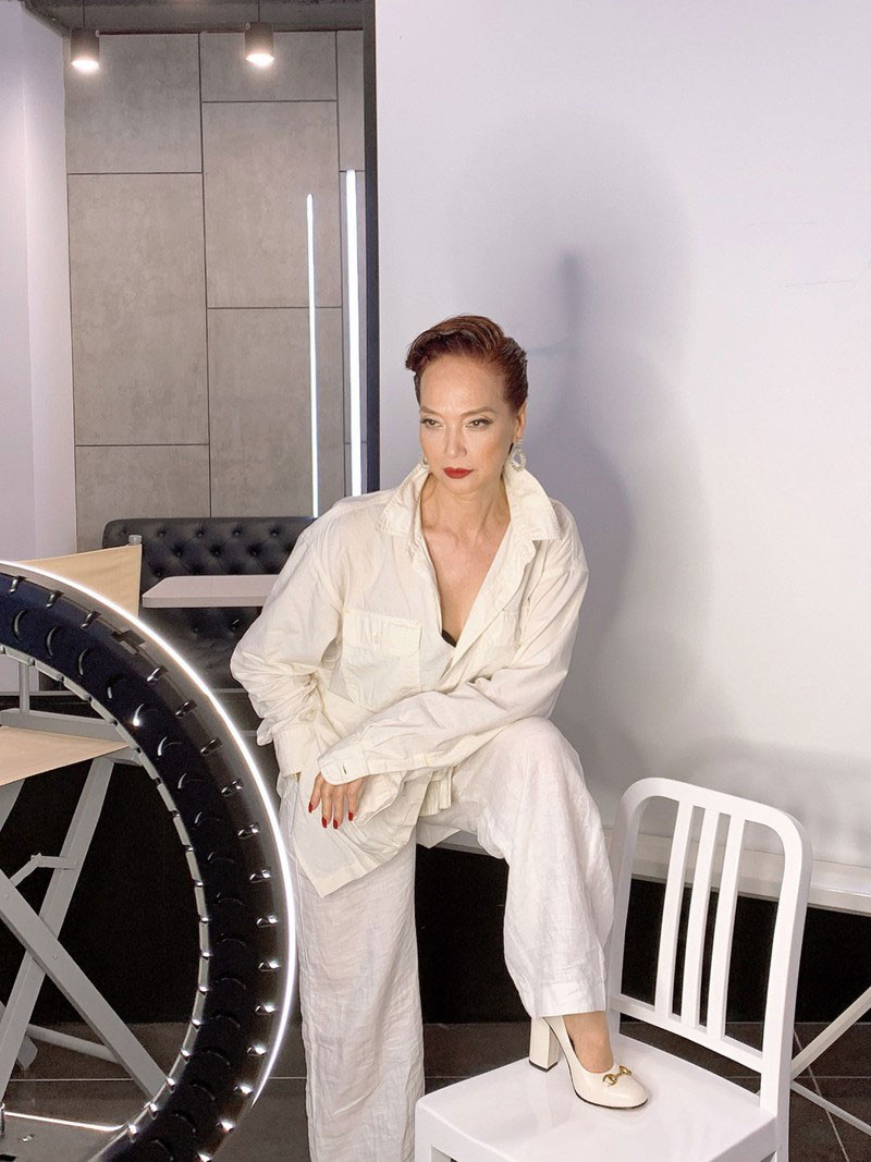 Điều gì khiến NSND Lê Khanh hy sinh mái tóc dài gắn bó 20 năm? ảnh 2